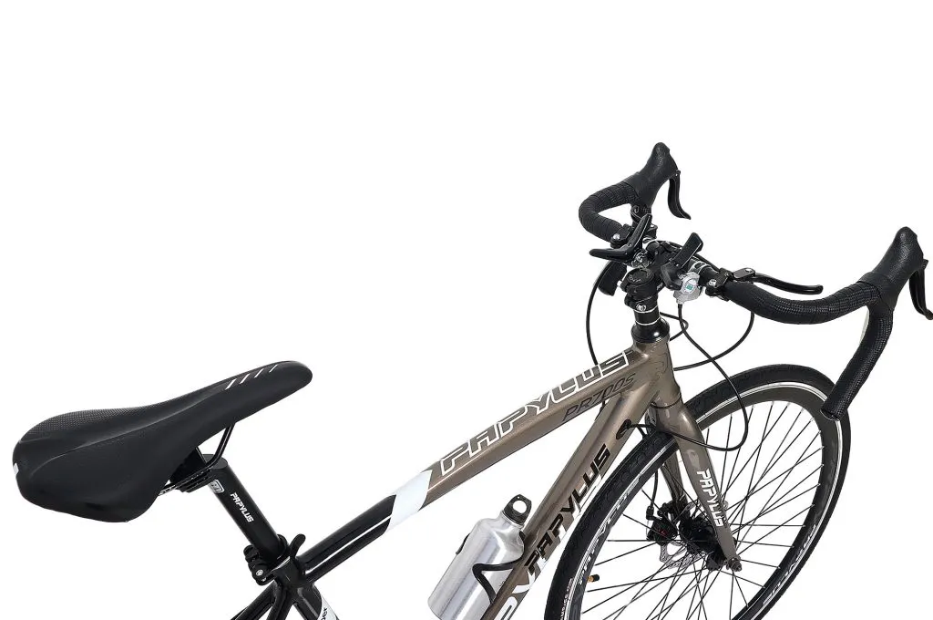 Khung sườn xe đạp đua hợp kim nhôm với dây đi âm sườn, minh họa việc tự lắp xe đạp nguyên hộp