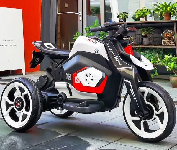 Xe máy điện 3 bánh trẻ em với thiết kế chắc chắn, cần tuân thủ tải trọng khi sử dụng