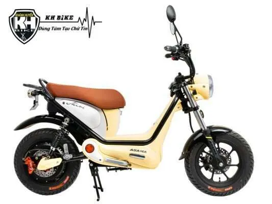 Hệ thống phanh đĩa và bánh xe trước của mô hình xe máy mini, minh họa cho cách chế xe máy mini đảm bảo an toàn vận hành.