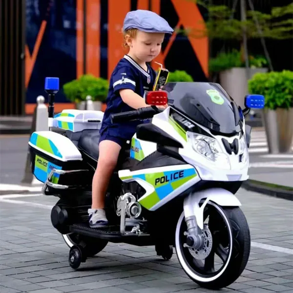 Xe máy điện trẻ em kiểu dáng xe cảnh sát với các tính năng cơ bản như đèn và còi