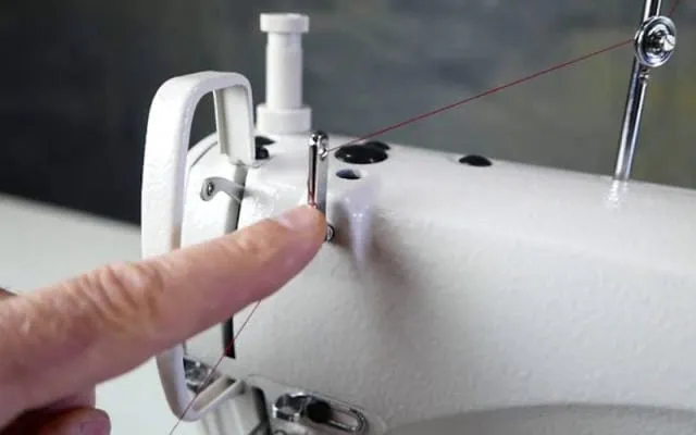 Hướng dẫn chi tiết cách xỏ chỉ máy khâu gia đình đúng cách