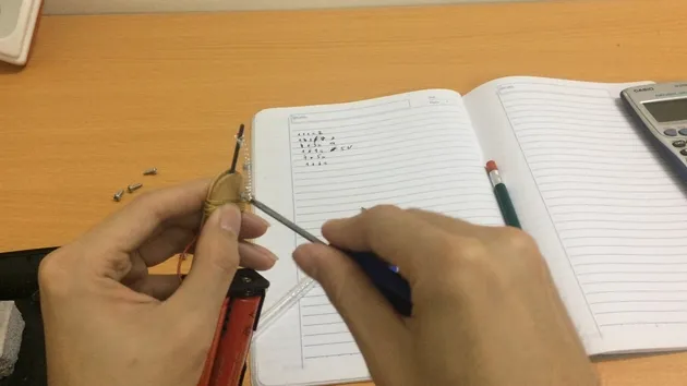 Xoay đai ốc để cố định