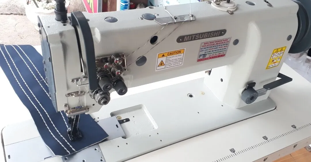 Người Vận Hành Thực Hiện Bảo Trì Và Sửa Chữa Máy May Công Nghiệp