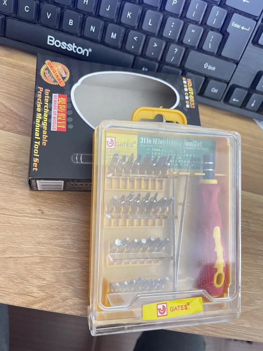 Bộ vít đa năng 6032 với tay cầm chống trượt