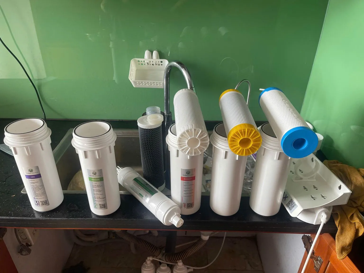 Xác định vị trí lõi lọc hoặc van để sửa máy lọc nước bị e khí